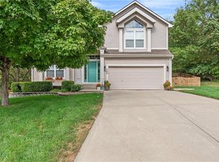 704 NE Diamond Ln, Lees Summit, MO 64064