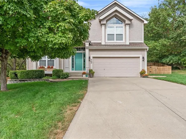 704 NE Diamond Ln, Lees Summit, MO 64064
