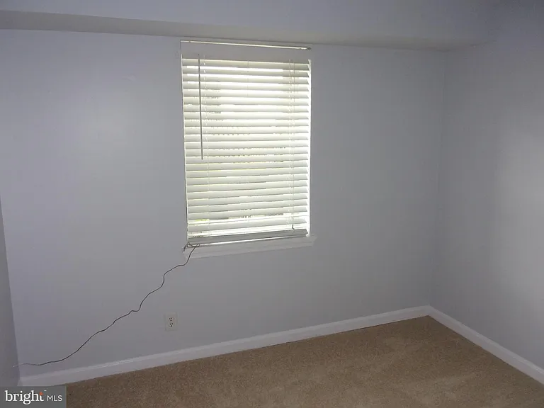 100 Chesterfield Ln — Photo 16