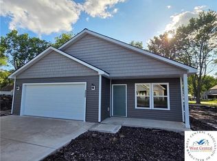 300 E Jamestown Dr, Clinton, MO 64735