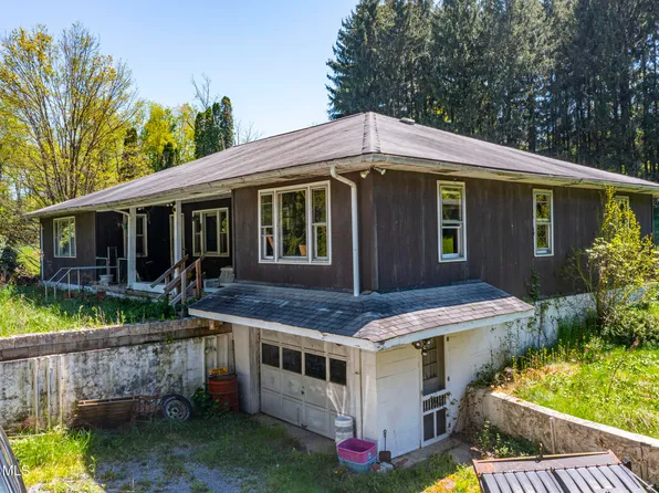1185 Pond St, Duncansville, PA 16635
