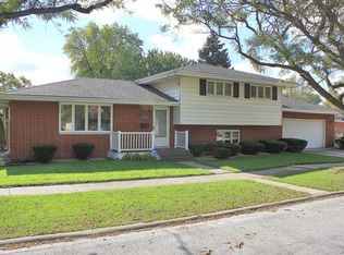 17010 Henry St, Lansing, IL 60438