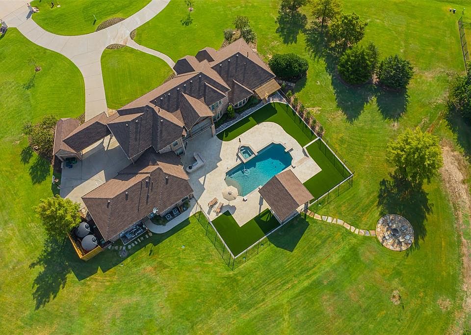 1st image of 2676 Twelve Oaks Ln
