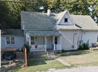 1300 N Spring St APT B, Independence, MO 64050