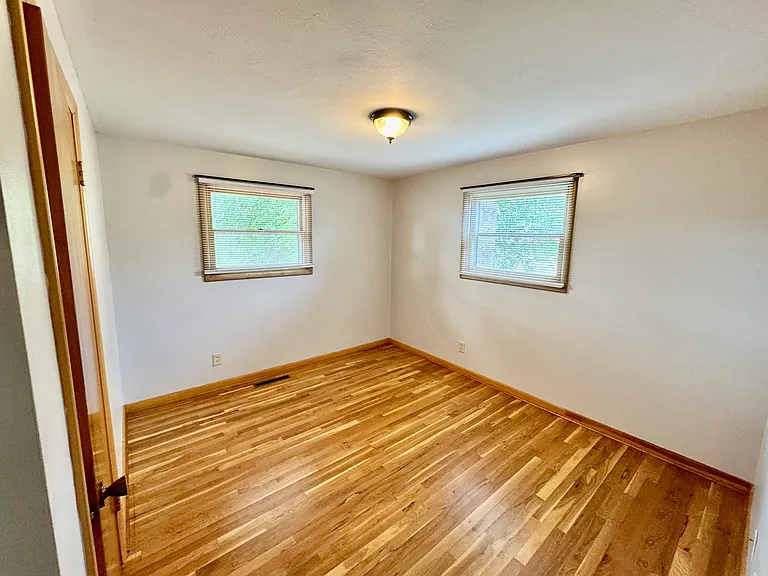 3929 Lakeview Dr — Photo 9