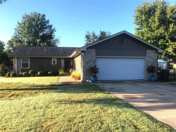 1301 W Beech St, Independence, KS 67301