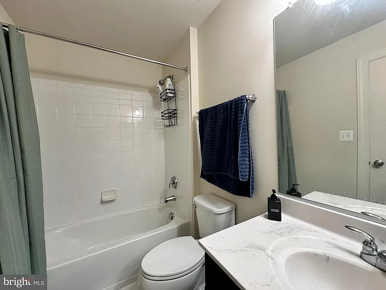 22611 Windsor Locks Sq — Photo 48