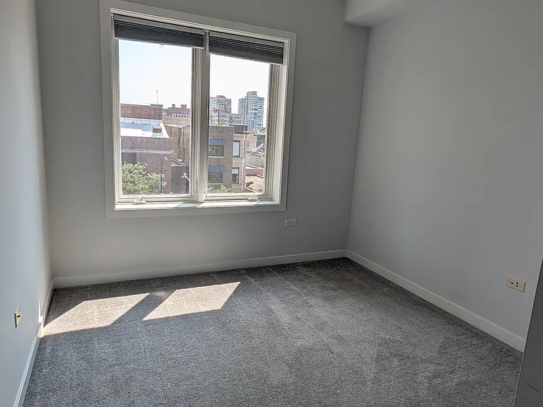 5858 N Broadway St #401 — Photo 8