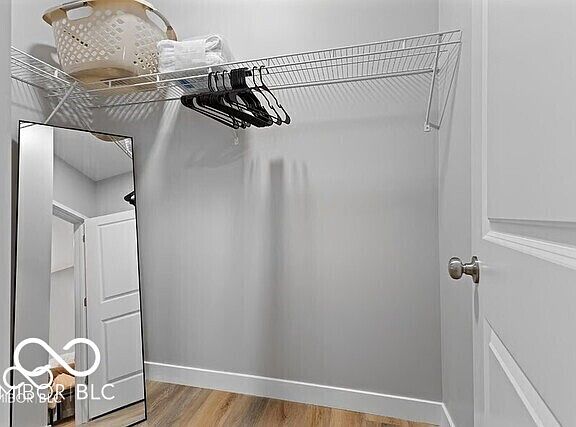 3rd image of 4464 Caroline Ave