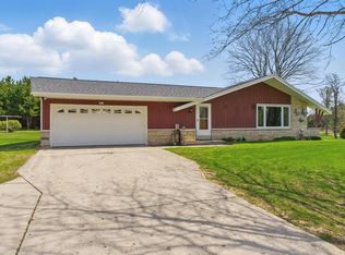 3615 S 26th St, Manitowoc, WI 54220