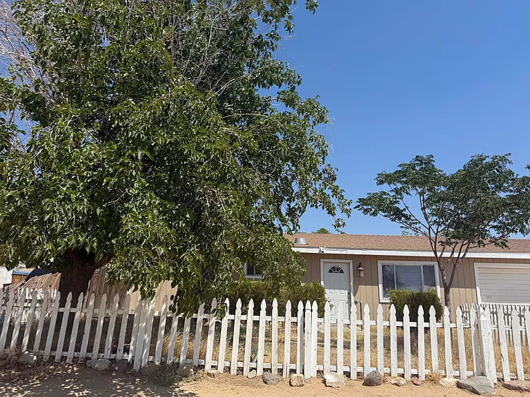 8913 Fir Ave — Photo 3
