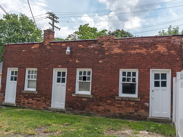 420 E Ferry St #1 — Photo 21