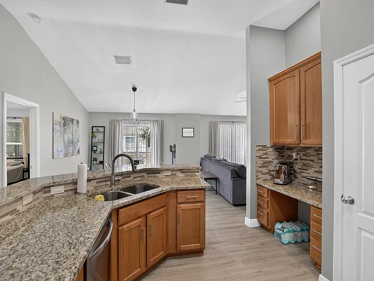 6746 Breezy Palm Dr — Photo 12