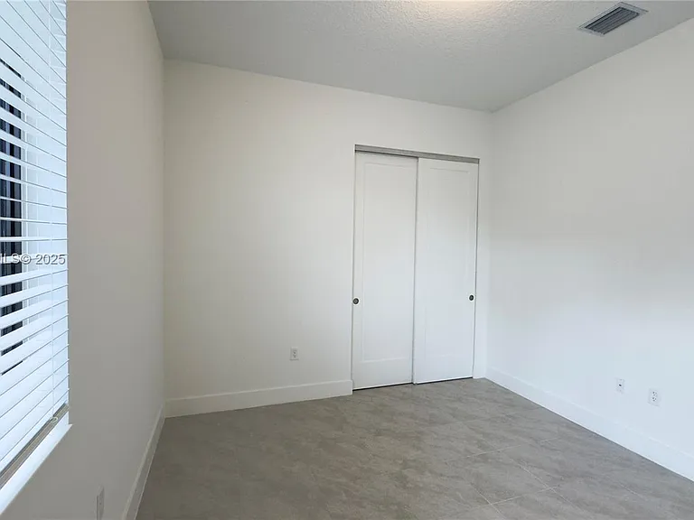 5089 Penella Ave — Photo 12