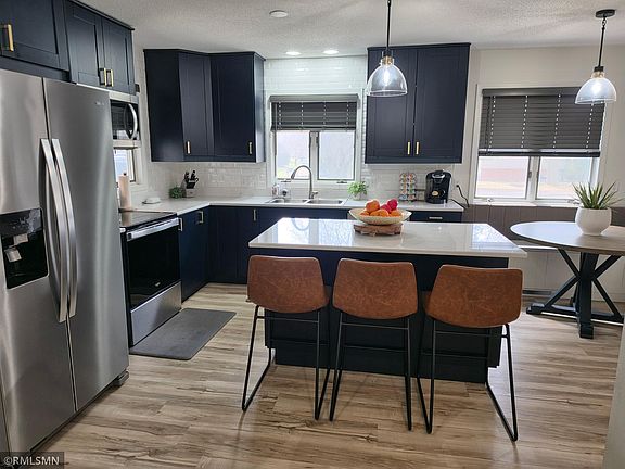 4th image of 643 W Hall Ave