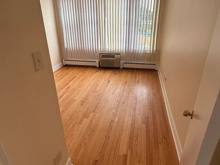 7018 W Archer Ave #2R — Photo 6
