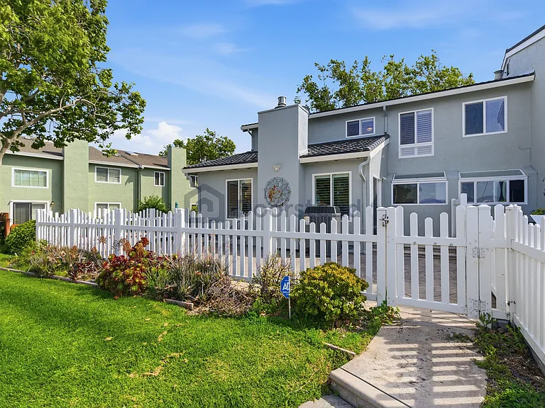 145 Shoreline Dr — Photo 32