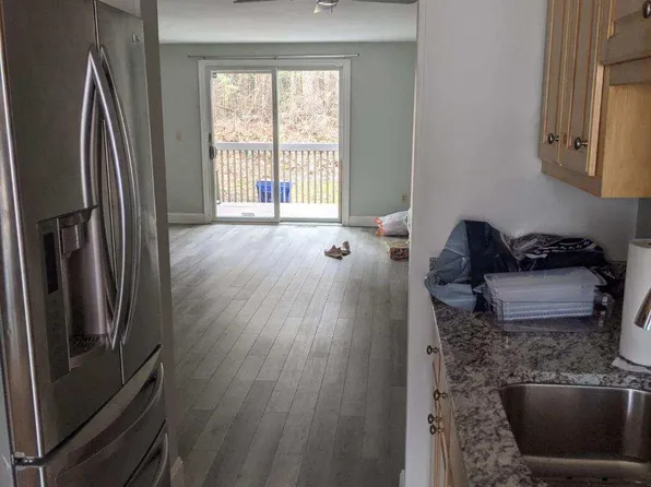 817 Fox Hollow Dr, Hudson, NH 03051