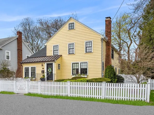 13 Thompson Rd, Marblehead, MA 01945