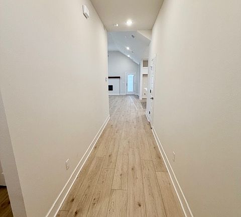 4th image of 416 S Calico Ave