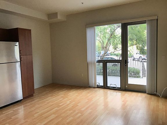 3rd image of 889 Date St Unit 122