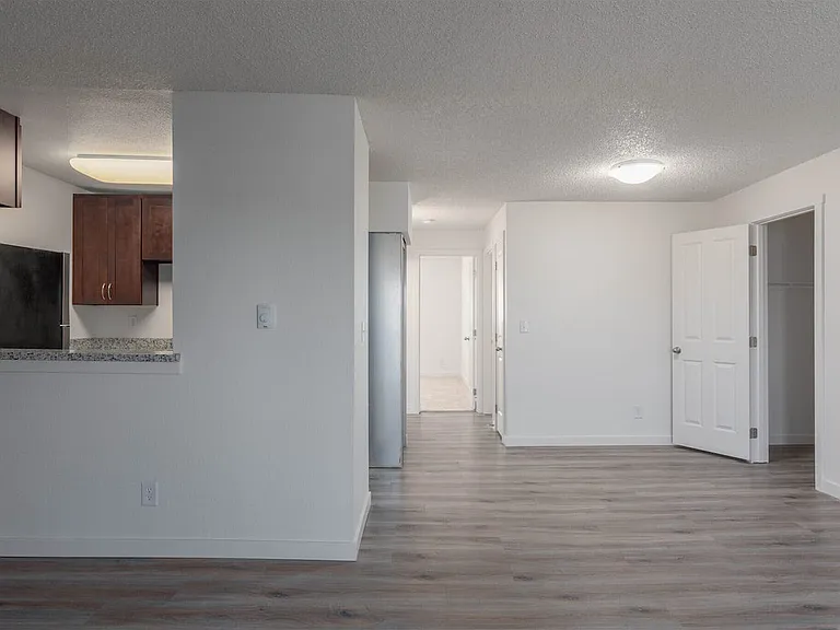 Northern Lights Apartments — Photo 7