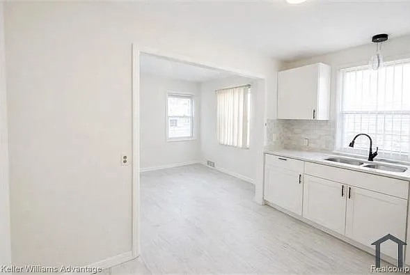 19438 Winthrop St — Photo 6