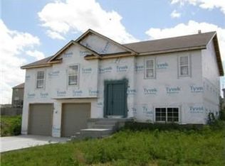 706 NW Eagle Dr, Grain Valley, MO 64029