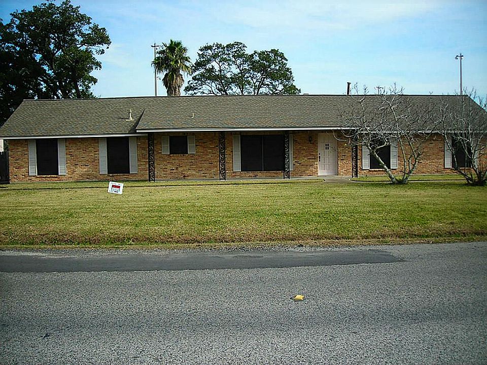 Front of house facing west