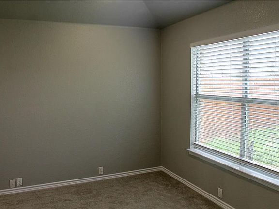 5th image of 902 Antique Heritage Dr