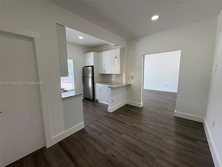 3237 SW 4th St #6 — Photo 5