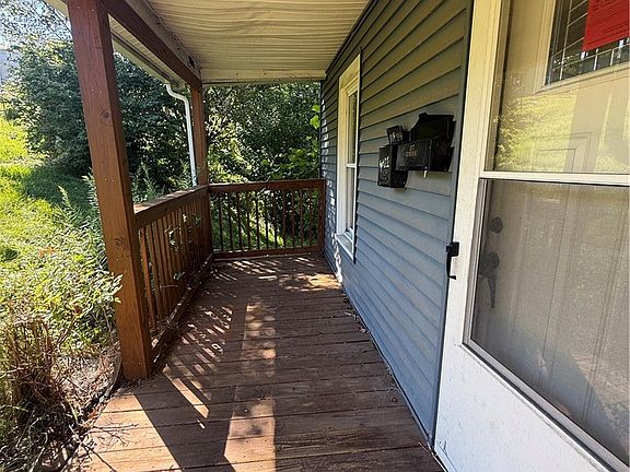 4th image of 277 Sunset Dr