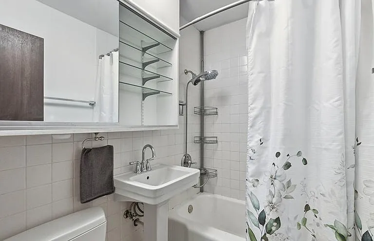 2309 Newark St — Photo 8