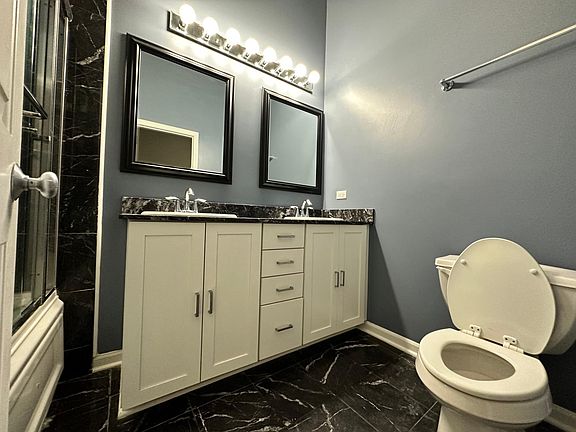 5th image of 949 N Willard Ct APT 205