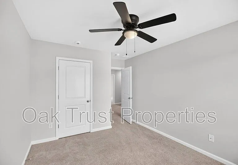 147 Cloverleaf St — Photo 19