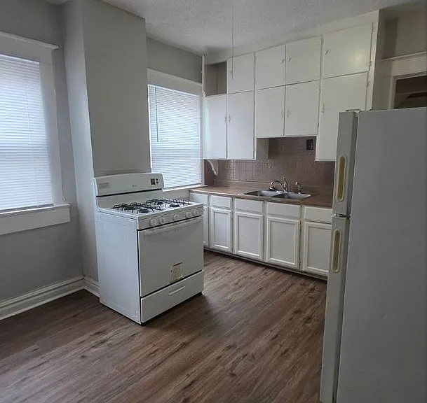 2508 Mersington Ave — Photo 9
