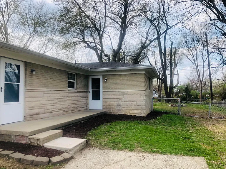 7608 Southfield Dr — Photo 2