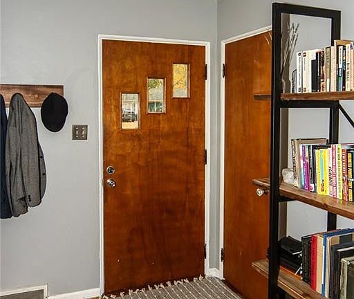 3rd image of 5618 N Kingsley Dr