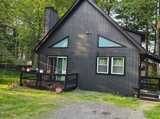 1175 Tree Top Dr, Tobyhanna, PA 18466