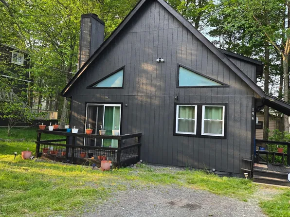 1175 Tree Top Dr, Tobyhanna, PA 18466