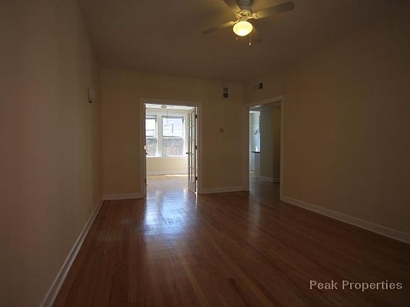 3rd image of 560 W Aldine Ave #Grdn