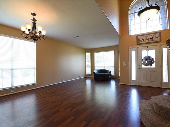 3rd image of 624 Primavera Dr
