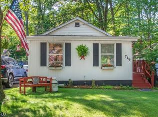 718 Brooklyn Mountain Rd, Hopatcong, NJ 07843