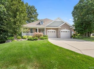 354 Pembroke Dr, Saline, MI 48176
