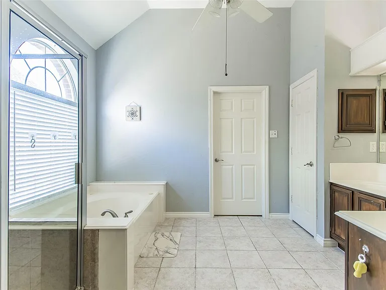 4129 Staten Island Dr — Photo 6