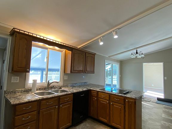 4th image of 515 Sierra Dr