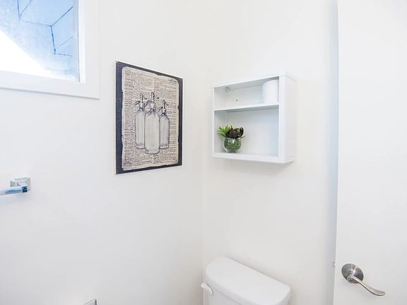 2nd image of 1025 W 25th St #13B