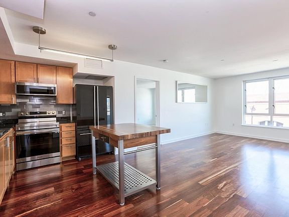 3rd image of 888 7th St #Ll-19