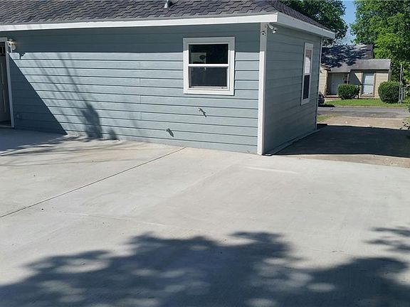 2nd image of 3038 Fernwood Ave