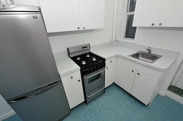 Rented by Aether Property Group | media 3